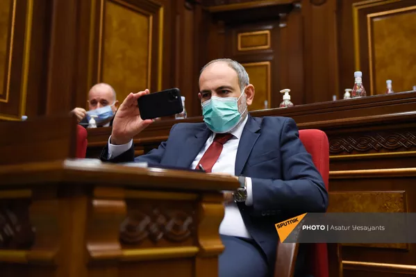 Премьер-министр Никол Пашинян на очередном заседания Парламента (25 августа 2021). Еревaн - Sputnik Армения