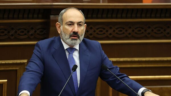 Премьер-министр Никол Пашинян выступает с речью на заседании Парламента (26 августа 2021). Еревaн - Sputnik Армения