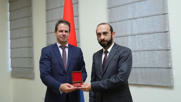 Министр иностранных дел Арарат Мирзоян принял посла Франции в Армении Джонатана Лакота (27 августа 2921). Еревaн - Sputnik Արմենիա