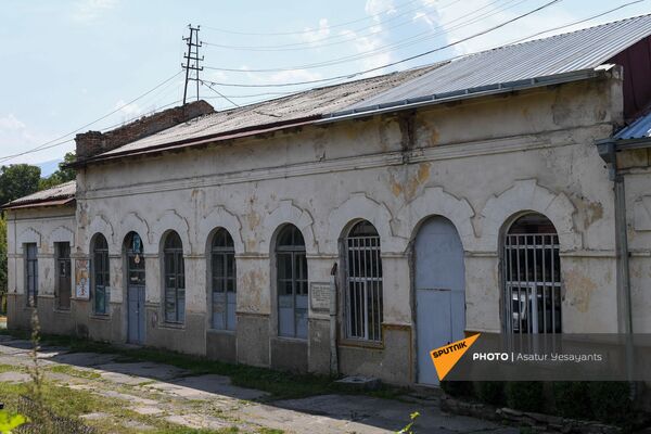 Старое здание железнодорожной станции в Ванадзоре - Sputnik Армения