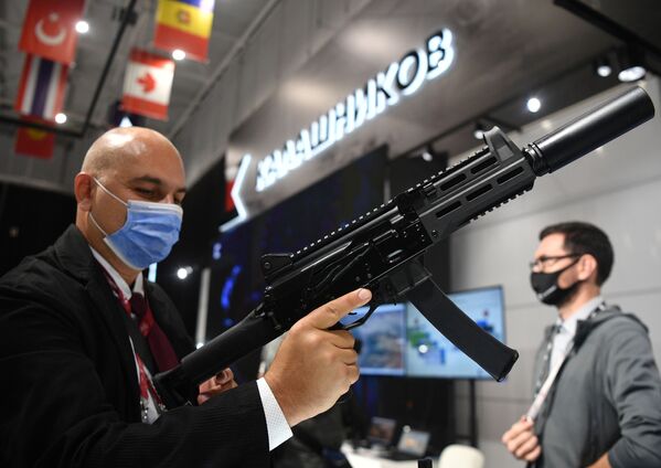 Пистолет-пулемет ППК-20 концерна Калашников, представленный в выставочной экспозиции на Международном форуме АРМИЯ-2021 в Конгрессно-выставочном центре Патриот. - Sputnik Армения