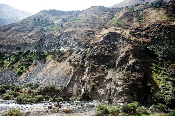 Место падения автобуса со скалы в Матукане, Перу․ - Sputnik Армения
