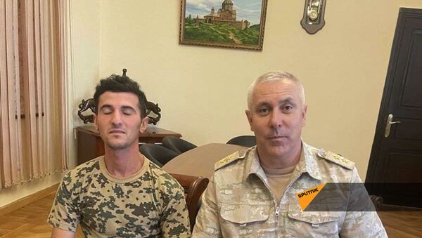 Командующий российским миротворческим контингентом в Карабахе генерал-лейтенант Рустам Мурадов посетил арестованного азербайджанского военнослужащего Джамиля Бабаева - Sputnik Армения