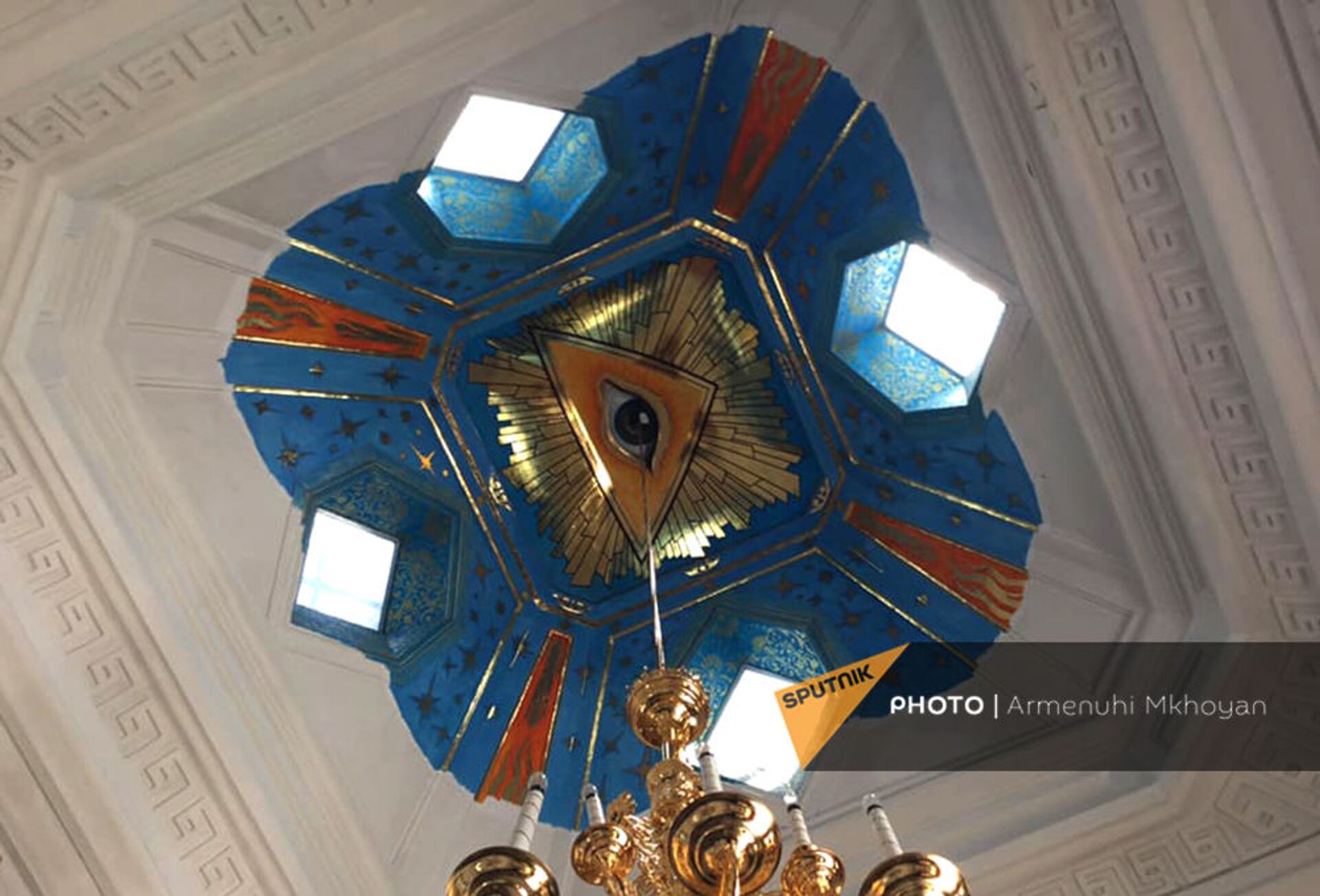 Ныне несуществующая фреска Глаз Божий под куполом церкви Святого Архангела Михаила в Гюмри - Sputnik Արմենիա, 1920, 14.09.2021