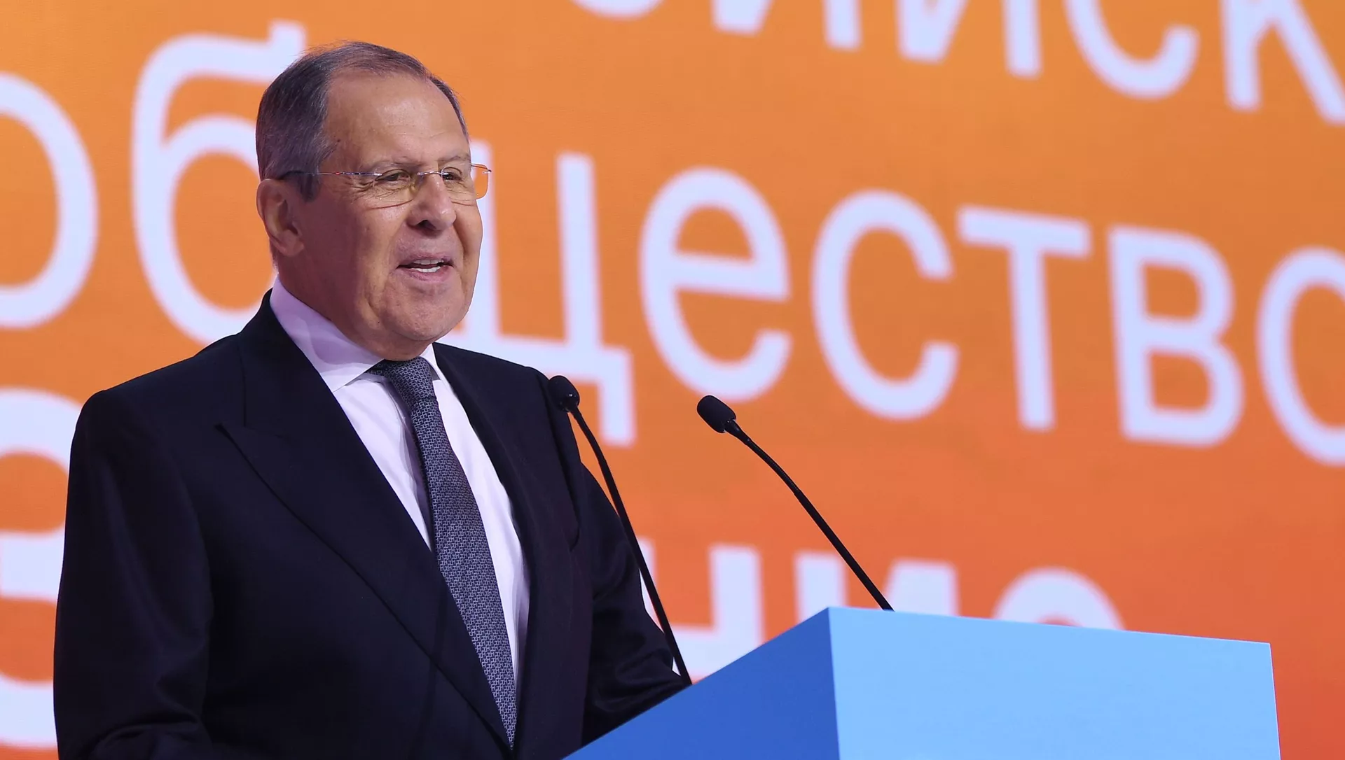 Министр иностранных дел РФ Сергей Лавров на открытом уроке в рамках II просветительского марафона Новое Знание в Москве Министр иностранных дел РФ Сергей Лавров на открытом уроке в рамках II просветительского марафона Новое Знание в Москве - Sputnik Армения, 1920, 03.09.2021