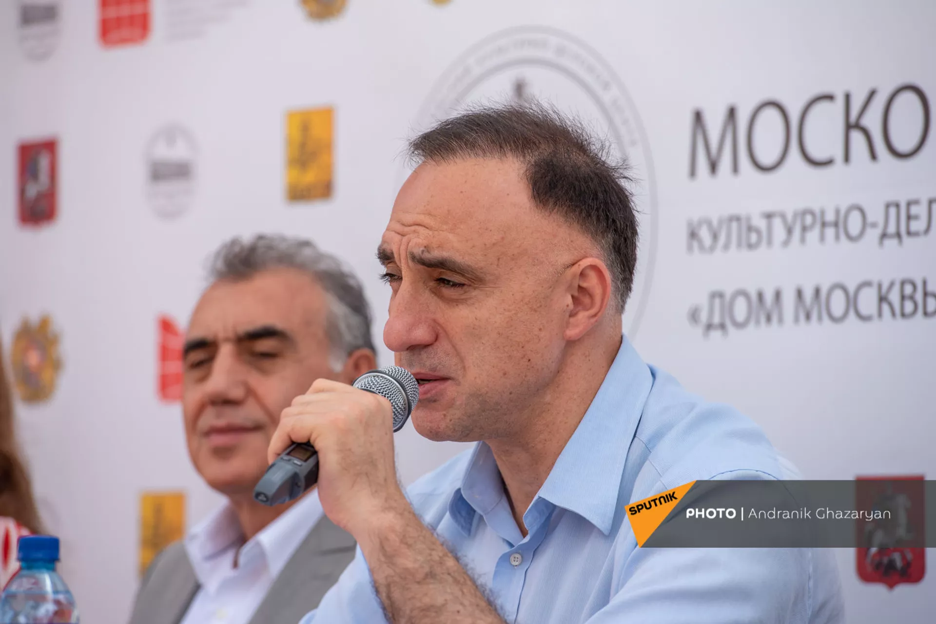 Директор МКДЦ Дом Москвы в Ереване Ваграм Карапетян во время пресс-конференции в рамках Дней Москвы в Ереване (3 сентября 2021). Еревaн Директор МКДЦ Дом Москвы в Ереване Ваграм Карапетян во время пресс-конференции в рамках Дней Москвы в Ереване (3 сентября 2021). Еревaн - Sputnik Армения, 1920, 14.09.2021