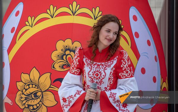 Победительница конкурса Синяя птица Юлия Малинова на пресс-конференции в рамках Дней Москвы в Ереване (3 сентября 2021). Еревaн - Sputnik Армения