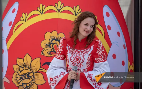Победительница конкурса Синяя птица Юлия Малинова на пресс-конференции в рамках Дней Москвы в Ереване (3 сентября 2021). Еревaн Победительница конкурса Синяя птица Юлия Малинова на пресс-конференции в рамках Дней Москвы в Ереване (3 сентября 2021). Еревaн - Sputnik Армения