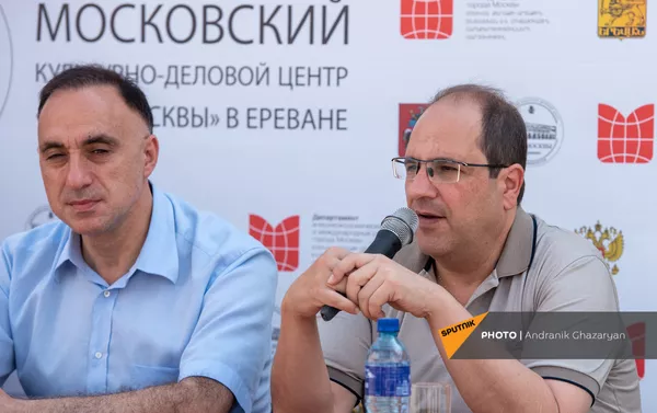 Руководитель молодежной оперной программы Театра оперы и балета Левон Джавадян на пресс-конференции в рамках Дней Москвы в Ереване (3 сентября 2021). Еревaн Руководитель молодежной оперной программы Театра оперы и балета Левон Джавадян на пресс-конференции в рамках Дней Москвы в Ереване (3 сентября 2021). Еревaн - Sputnik Армения