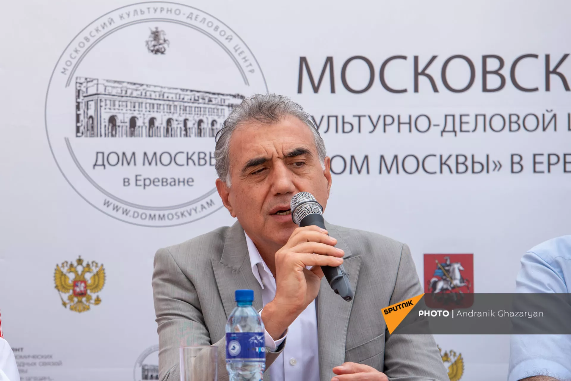 Президент Академии шахмат Армении Смбат Лпутян во время пресс-конференции в рамках Дней Москвы в Ереване (3 сентября 2021). Еревaн Президент Академии шахмат Армении Смбат Лпутян во время пресс-конференции в рамках Дней Москвы в Ереване (3 сентября 2021). Еревaн - Sputnik Армения, 1920, 14.09.2021