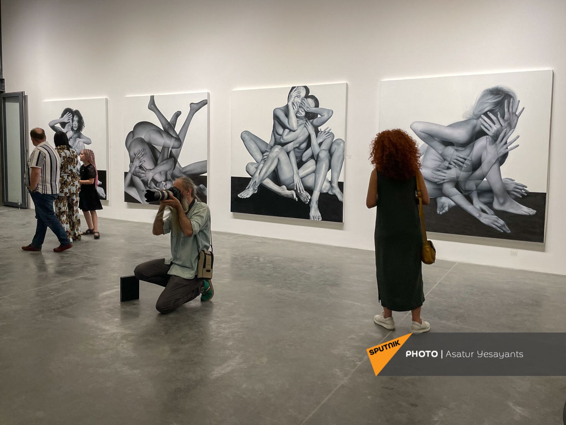 Выставка работ нью-йоркского художника Тиграна Дзитохцяна в его студии-мастерской в Дзорагбюре - Sputnik Армения, 1920, 14.09.2021