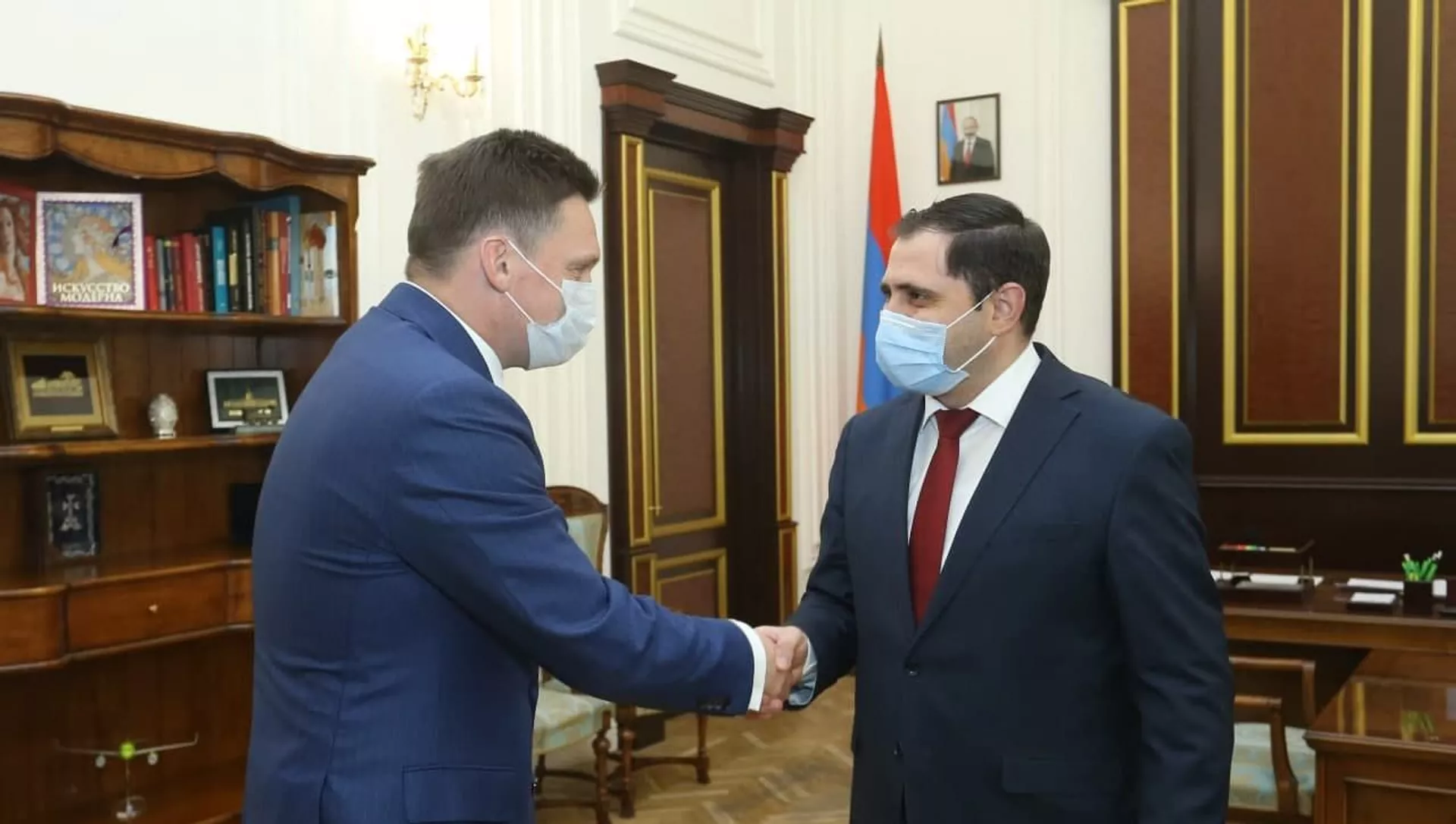 Вице-премьер Сурен Папикян принял председателя правления ЕАБР Николая Подгузова (6 сентября 2021). Ереван