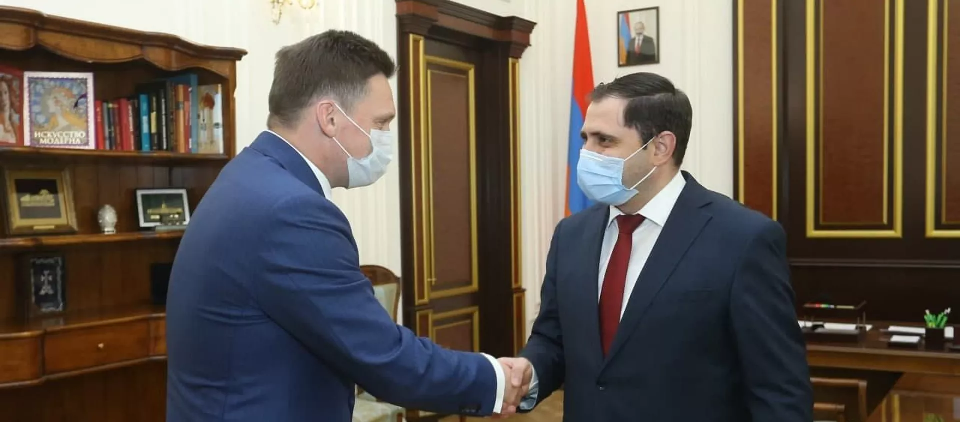 Вице-премьер Сурен Папикян принял председателя правления ЕАБР Николая Подгузова (6 сентября 2021). Ереван - Sputnik Армения, 1920, 06.09.2021