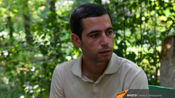 Арман Сирадегян, ради спасения соратников накрывший телом гранату во время войны  - Sputnik Армения