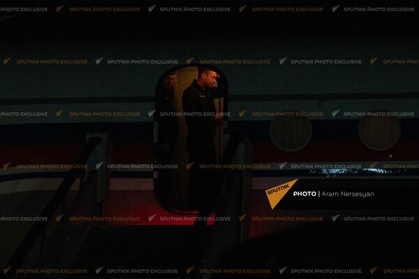 Ադրբեջանից վերադարձած 2 հայ ռազմագերիների դիմավորումը «Էրեբունի» օդանավակայանում - Sputnik Արմենիա