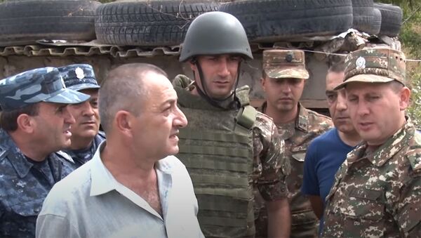Командующий ВС и начальник ГИБДД посетили боевые позиции - Sputnik Армения
