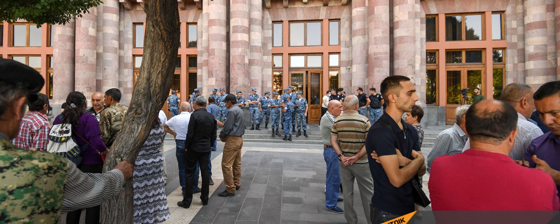 Акция протеста кашатагцев и гадруцев перед Домом правительства (9 сентября 2021). Еревaн - Sputnik Армения, 1920, 12.10.2021