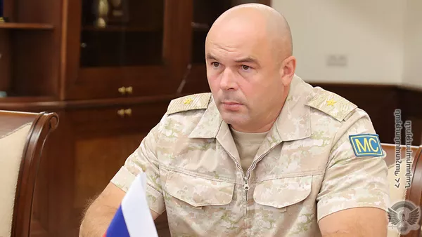 Командующий миротворческим контингентом РФ, генерал-майор Михаил Кособоков на встрече с министром обороны Армении (9 сентября 2021). Еревaн - Sputnik Армения