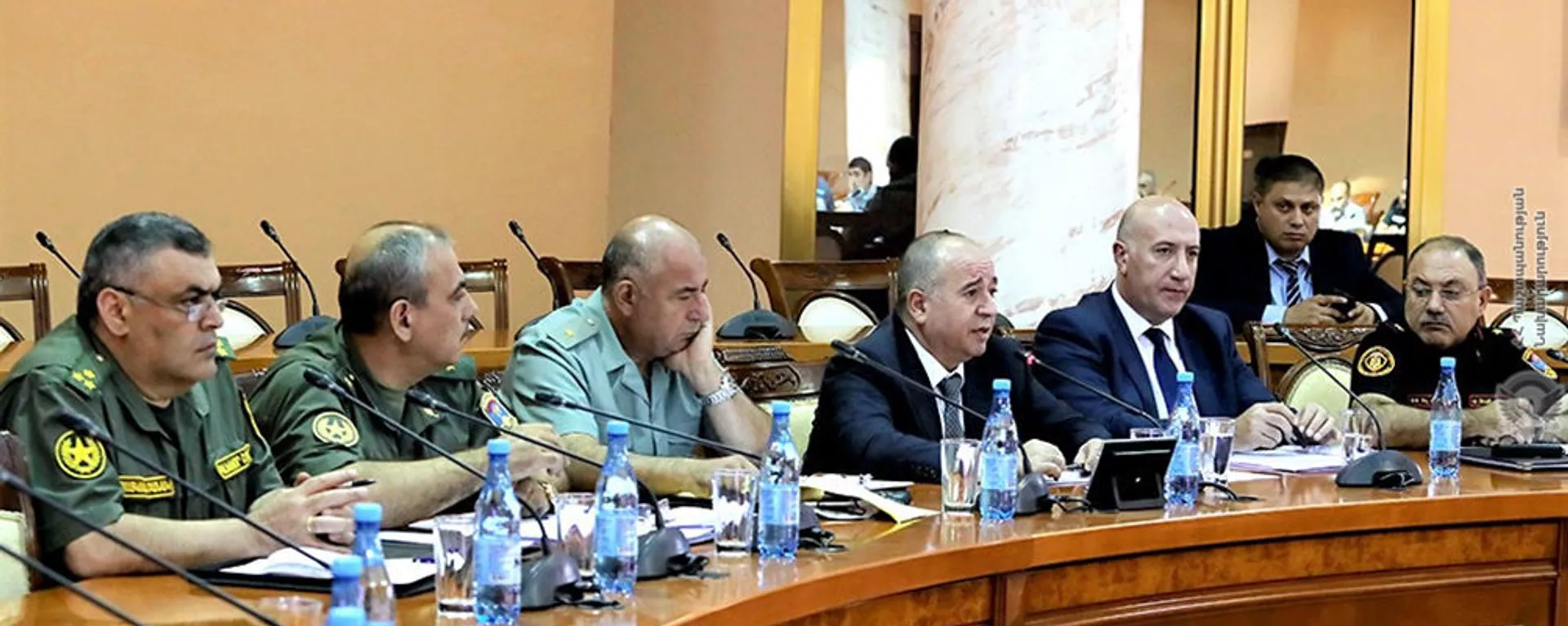 Министр обороны Аршак Карапетян встретился с родственниками пропавших без вести военнослужащих и добровольцев (9 сентября 2021). Еревaн - Sputnik Армения, 1920, 09.09.2021
