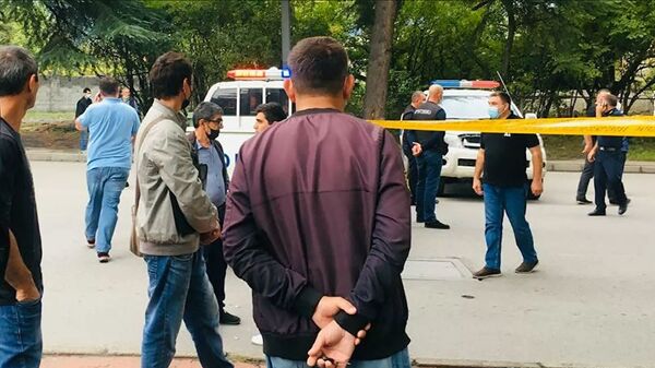 Полиция и репортеры на месте нападения на банк в Кварели (9 сентября 2021). Грузия - Sputnik Արմենիա