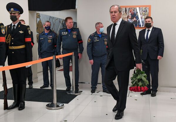 Министр иностранных дел РФ Сергей Лавров пришел проститься с другом - Sputnik Армения