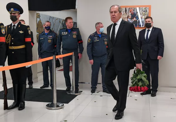 Министр иностранных дел РФ Сергей Лавров пришел проститься с другом Министр иностранных дел РФ Сергей Лавров пришел проститься с другом - Sputnik Армения