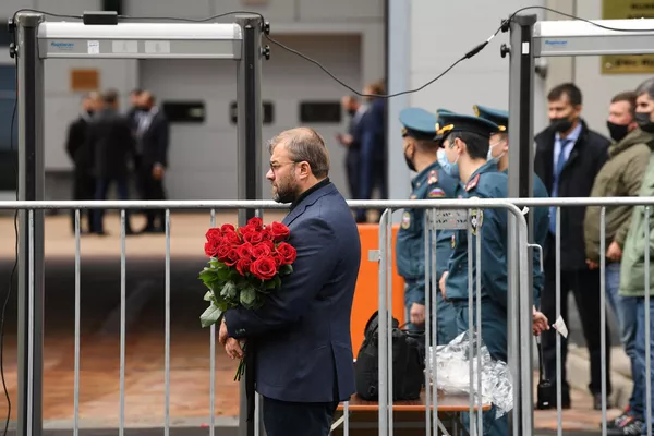 Актер Михаил Пореченков на церемонии прощания с министром по ЧС России Евгением Зиничевым Актер Михаил Пореченков на церемонии прощания с министром по ЧС России Евгением Зиничевым - Sputnik Армения
