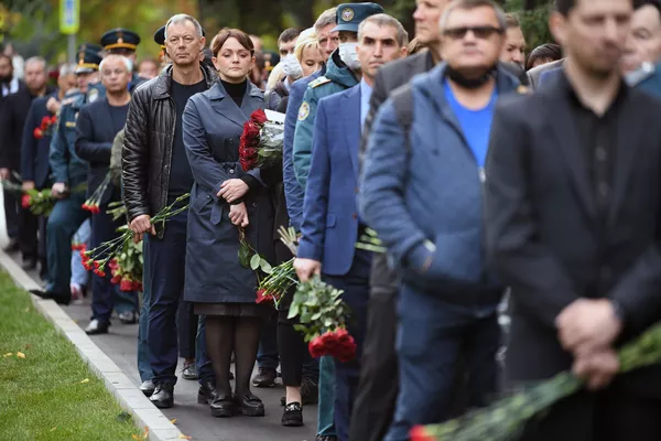 Церемония прощания с трагически погибшим во время учений в Норильске министром по ЧС России Евгением Зиничевым Церемония прощания с трагически погибшим во время учений в Норильске министром по ЧС России Евгением Зиничевым - Sputnik Армения