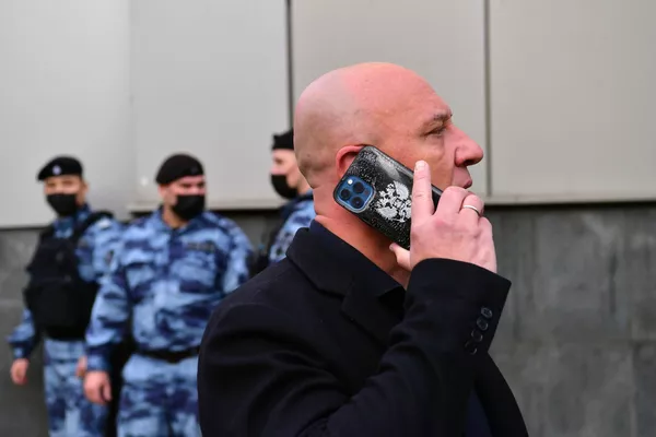 Певец Денис Майданов на церемонии прощания с министром по ЧС России Евгением Зиничевым Певец Денис Майданов на церемонии прощания с министром по ЧС России Евгением Зиничевым - Sputnik Армения
