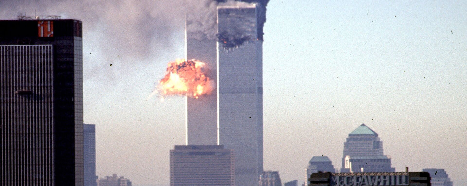 Всемирный торговый центр во время взрыва (11 сентября 2001. Нью-Йорк - Sputnik Արմենիա, 1920, 11.09.2021