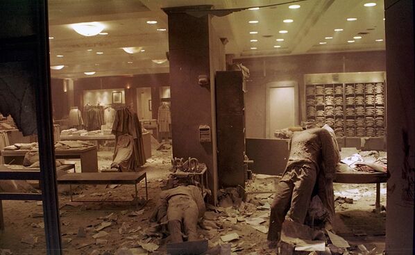 Разрушенный магазин у Всемирного торгового центра после теракта в Нью-Йорке - Sputnik Армения