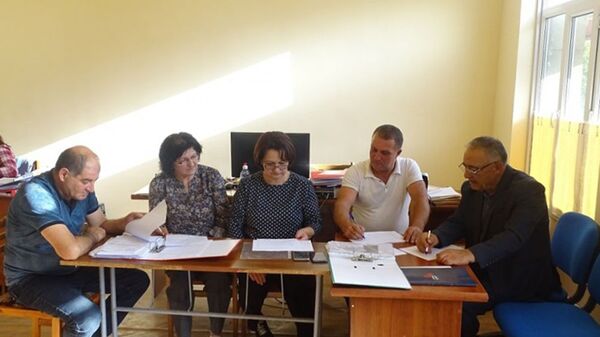 Члены избирательной комиссии в Сюнике за работой - Sputnik Армения