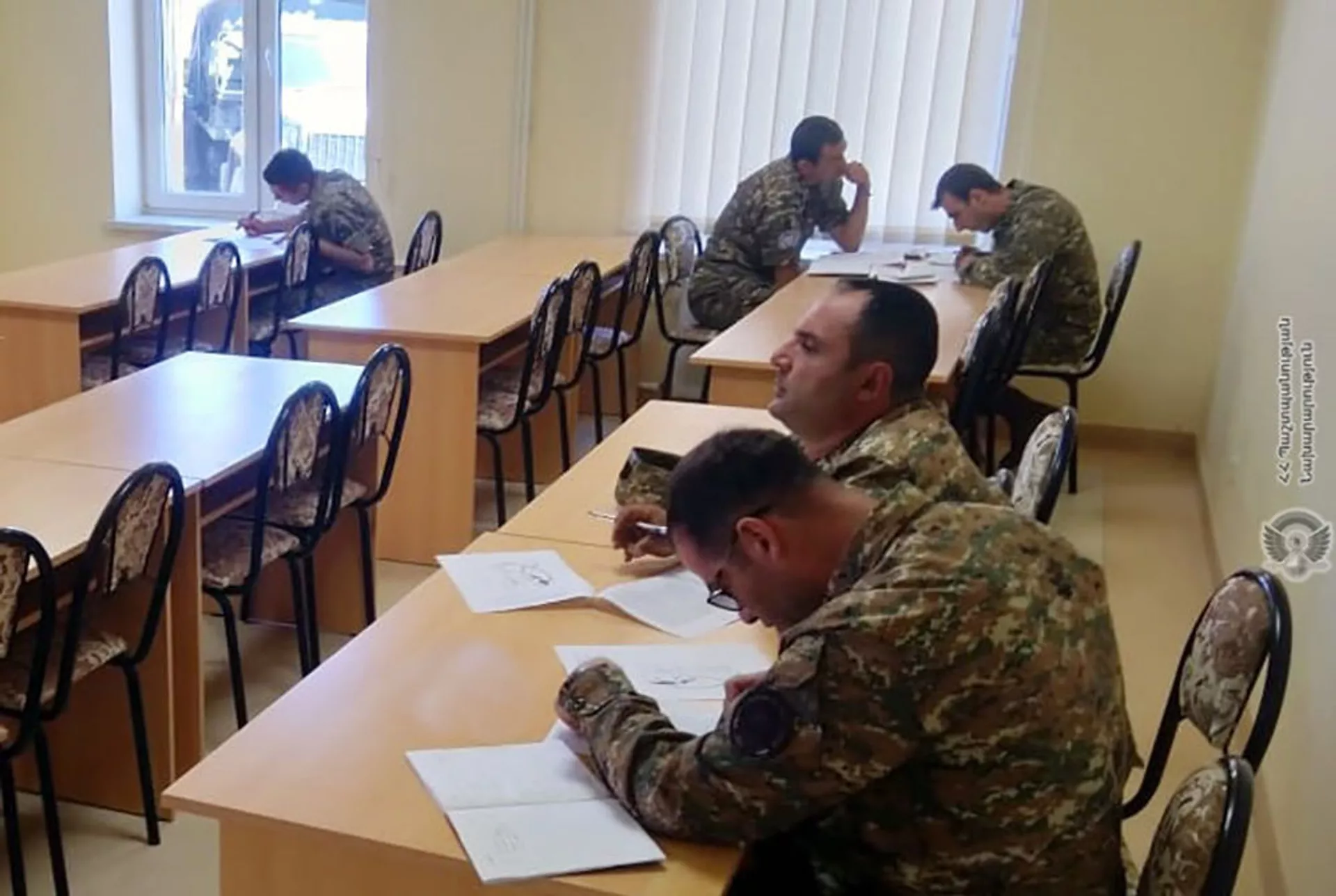 Военнослужащие миротворческой бригады Минобороны проходят курс Руководство младшими командирами, который проводит британская военно-консультативная группа подготовки в учебном центре ZAR Военнослужащие миротворческой бригады Минобороны проходят курс Руководство младшими командирами, который проводит британская военно-консультативная группа подготовки в учебном центре ZAR - Sputnik Армения, 1920, 14.09.2021