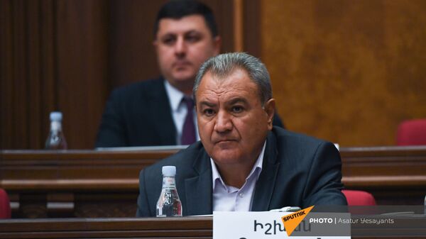 Ишхан Закарян во время заседания НС (13 сентября 2021). Еревaн - Sputnik Армения