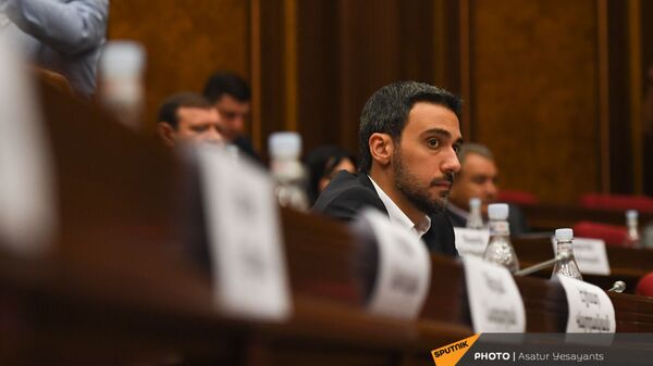 Арам Вардеванян во время заседания НС (13 сентября 2021). Еревaн - Sputnik Армения
