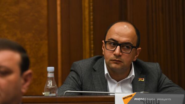 Айк Мамиджанян во время заседания НС (13 сентября 2021). Еревaн - Sputnik Армения