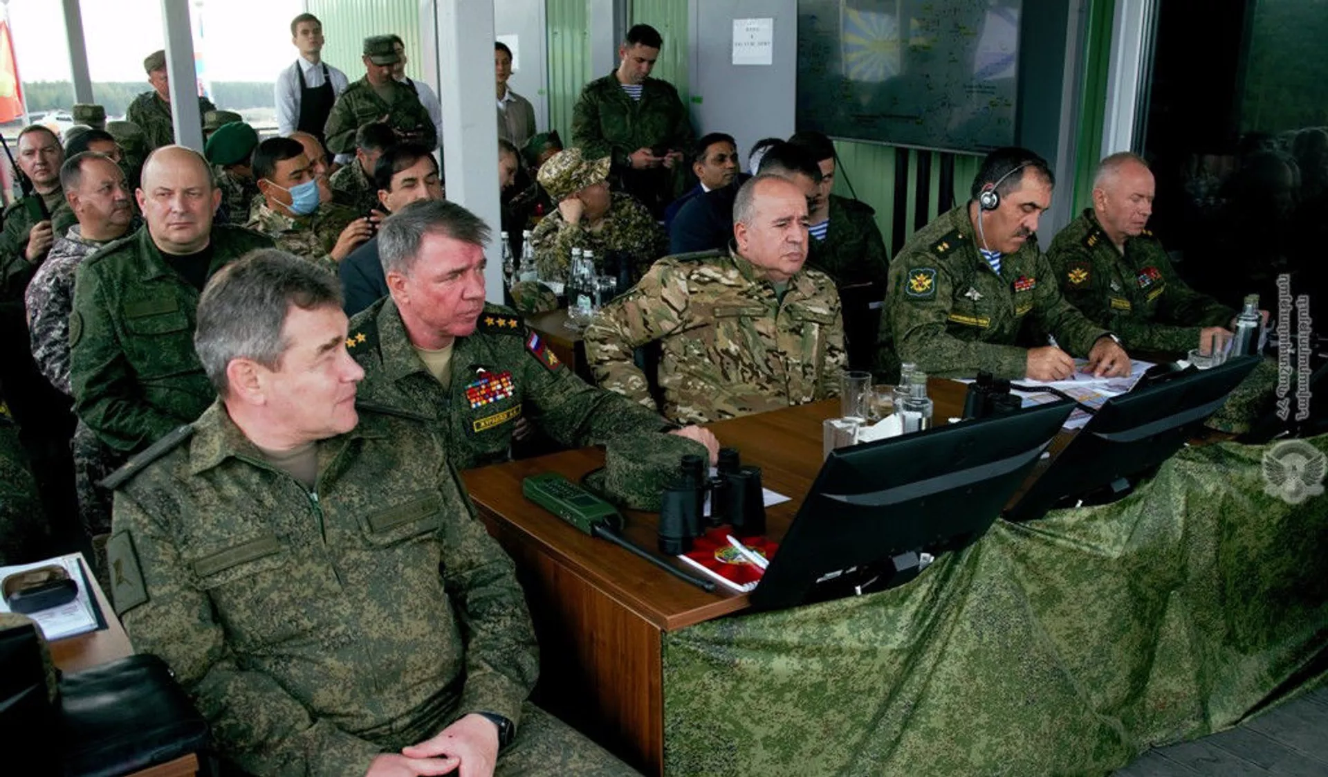 Министр обороны Армении Аршак Карапетян следит за операциями, сопровождавшимися огнем, во время основного этапа совместных стратегических учений «Запад-2021» Министр обороны Армении Аршак Карапетян следит за операциями, сопровождавшимися огнем, во время основного этапа совместных стратегических учений «Запад-2021» - Sputnik Армения, 1920, 14.09.2021