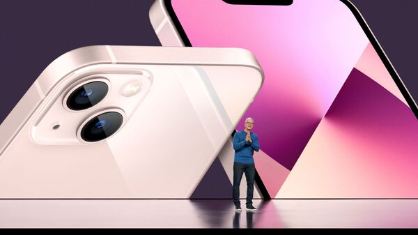 Генеральный директор Apple Тим Кук на презентации iPhone 13 - Sputnik Армения