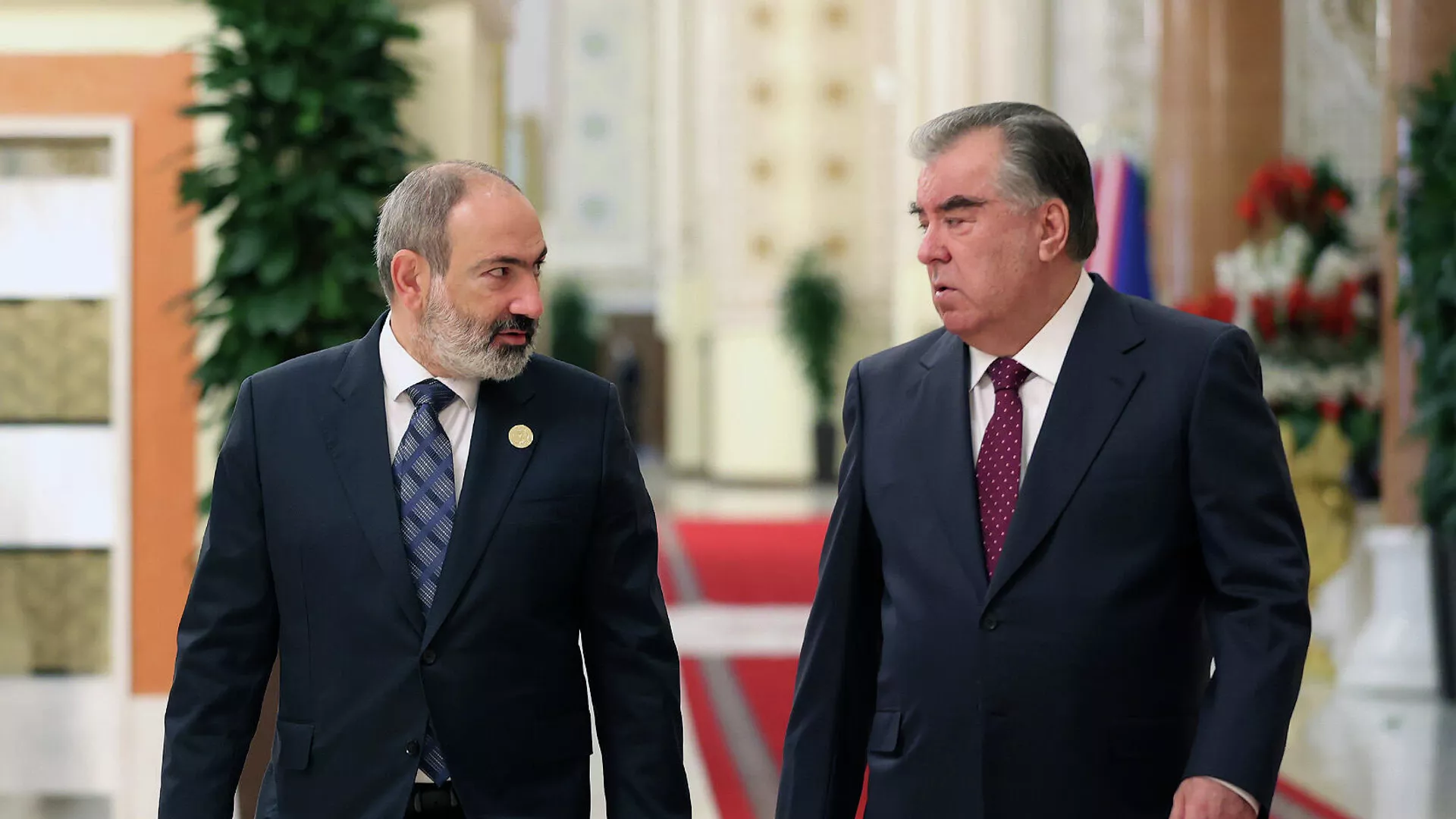 Премьер-министр Никол Пашинян накануне заседания Коллективного совета ОДКБ встретился с президентом Таджикистана Эмомали Рахмоном (16 сентября 2021). Душанбе Премьер-министр Никол Пашинян накануне заседания Коллективного совета ОДКБ встретился с президентом Таджикистана Эмомали Рахмоном (16 сентября 2021). Душанбе - Sputnik Армения, 1920, 16.09.2021