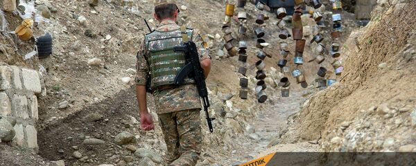 Военнослужащий на боевой позиции Армии обороны Карабаха - Sputnik Армения