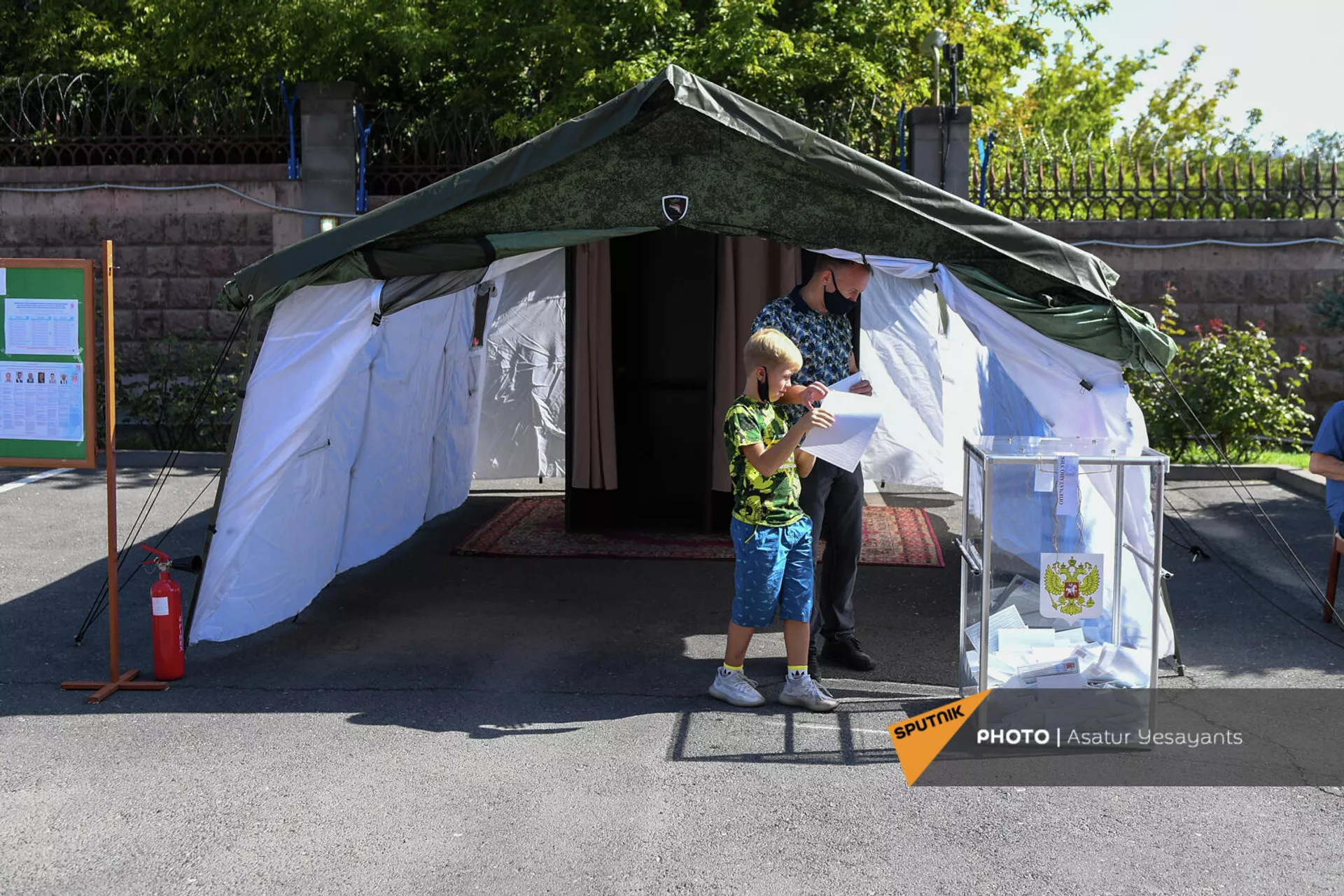 Выборы в Государственную Думу России на территории посольства РФ в Армении (19 сентября 2021). Еревaн - Sputnik Армения, 1920, 19.09.2021