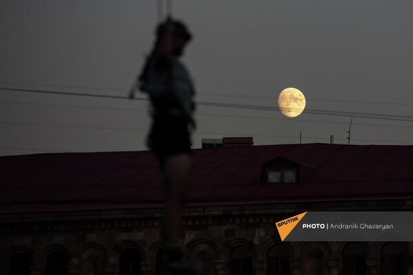 Ակրոբատները&#x60; Հանրապետության հրապարակում անկախության օրվա տոնակատարության փորձի ժամանակ: - Sputnik Արմենիա