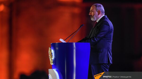Премьер-министр Никол Пашинян во время приветственной речи перед праздничным концертом (21 сентября 2021). Ереван - Sputnik Армения