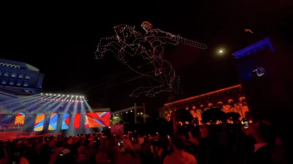 Երկնքում երևացին Հայկ Նահապետը, Արարատն ու Եռագույնը․դրոնների գունագեղ ու տպավորիչ շոուն Երևանում - Sputnik Армения