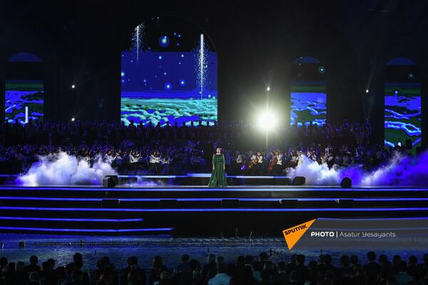 Артисты на сцене во время праздничного концерта по случаю 30-летия независимости Республики Армения  - Sputnik Армения