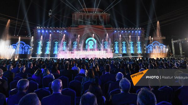 Артисты на сцене во время праздничного концерта по случаю 30-летия независимости Республики Армения (21 сентября 2021). Ереван - Sputnik Արմենիա