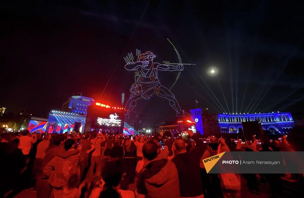 Шоу дронов во время праздничного концерта по случаю 30-летия независимости Республики Армения  - Sputnik Армения