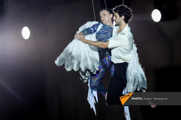 Артисты во время выступления на праздничном концерте - Sputnik Армения