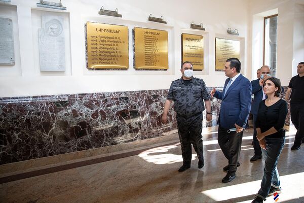 Начальник Полиции Армении Ваге Казарян посетил Реабилитационный центр Защитника Отечества (22 сентября 2021). Еревaн - Sputnik Армения