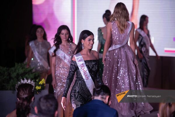 Участницы церемонии избрания победительниц конкурсов &quot;Мисс Вселенная Армения&quot; и &quot;Мисс Мира Армения&quot; - Sputnik Армения